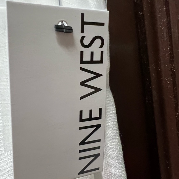 White Baby Doll Style Ladies Top NINE WEST - Picture 4 of 7